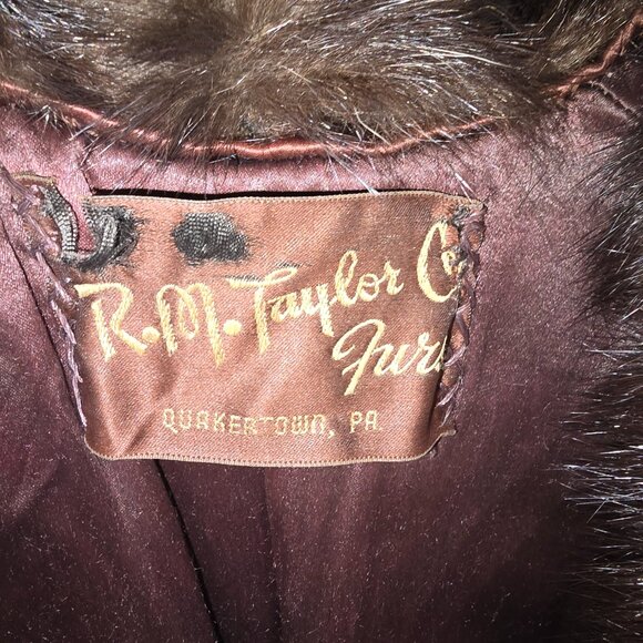 R.M. TAYLOR CO. FUR COAT - Picture 2 of 15